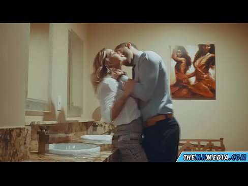 ❤️ Коли грудаста блондинка спокушає вас у громадському туалеті ❤ Порно fb у нас ☑